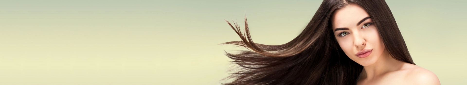 Kobieta z rozwianymi włosami na oliwkowym tle